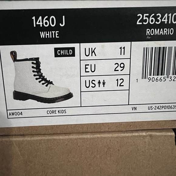 Brand New Never worn Doc Martens white. Youth size 12 - Picture 7 of 7